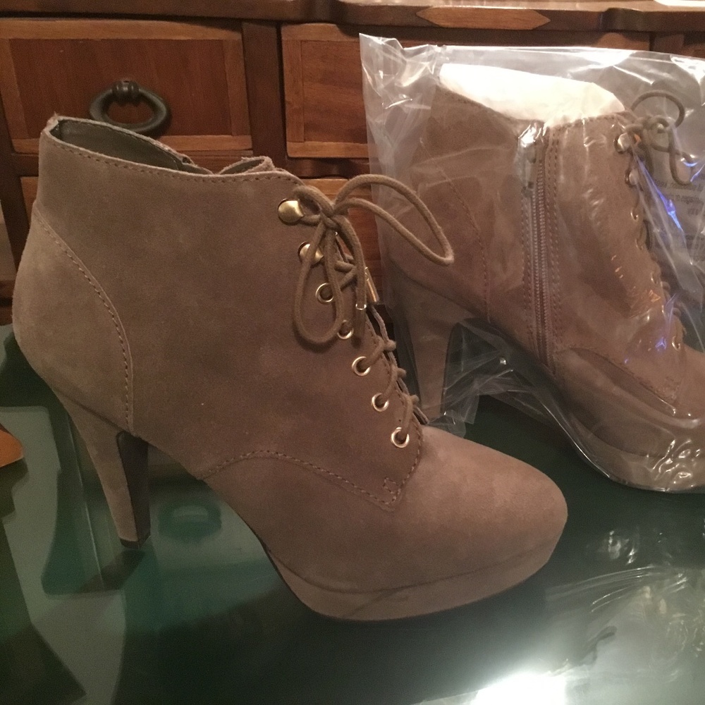 INC Perry Taupe Beige Suede Lace up / Zip bootie